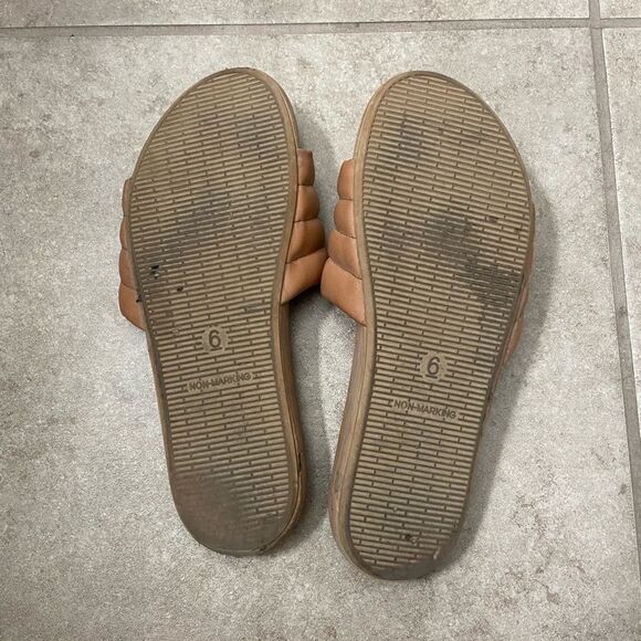 Shade & Shore Nude Sandals - Picture 3 of 4